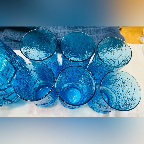 Vintage Anchor Hocking Rainflower Laser Blue pitcher & 8 glasses. 1970’s - Picture 3 of 8